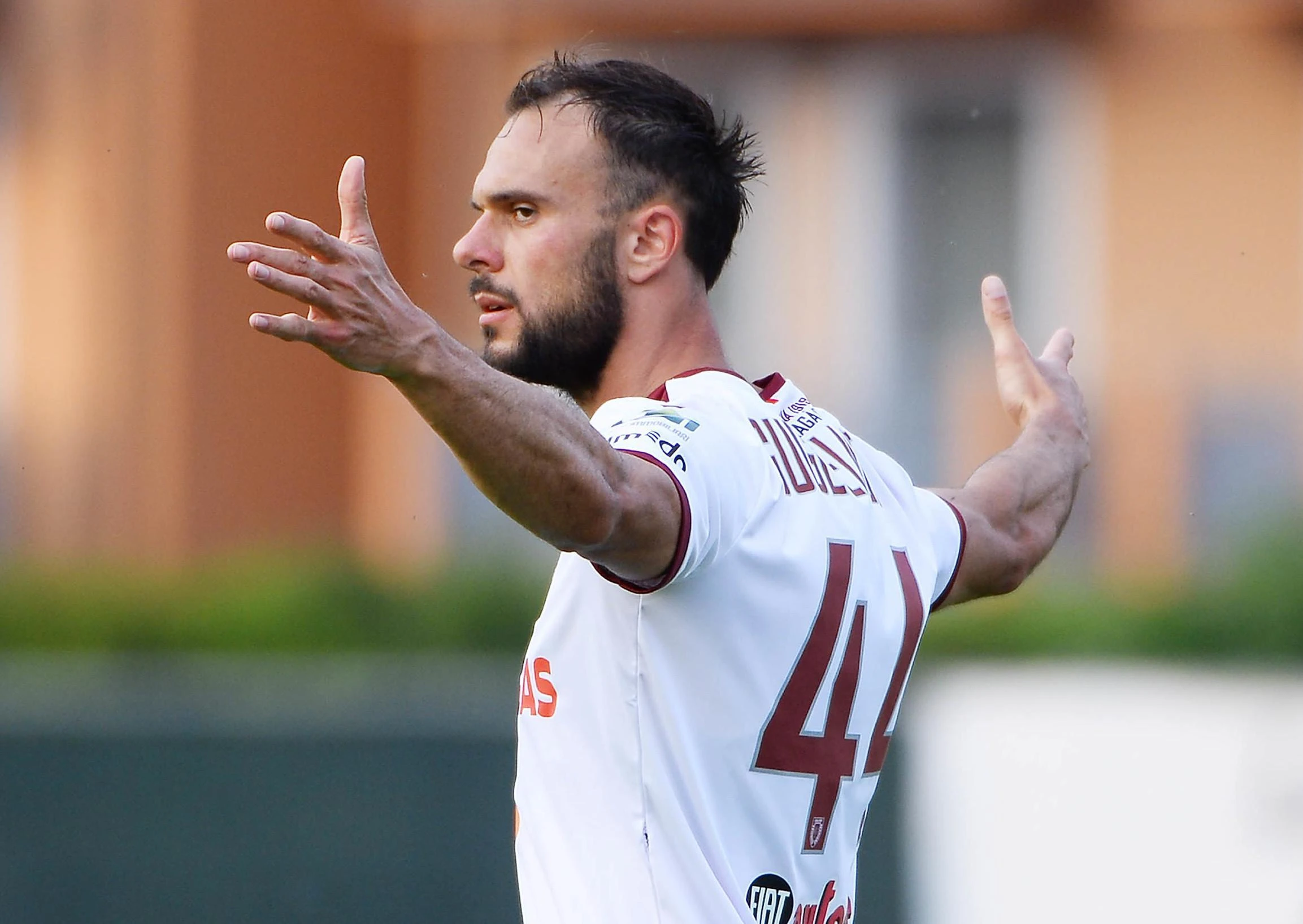 Esordio via da Reggio ’Colpa’ dei lavori allo stadio