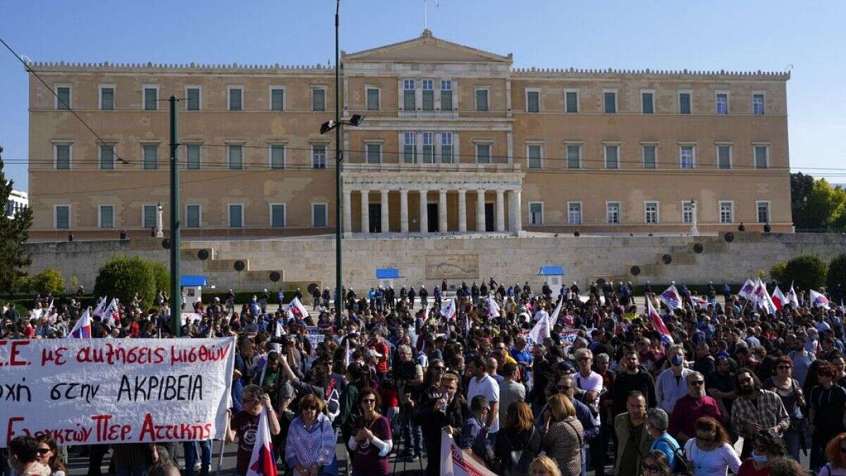 Vives réactions en Grèce après le passage à la semaine de travail de six jours