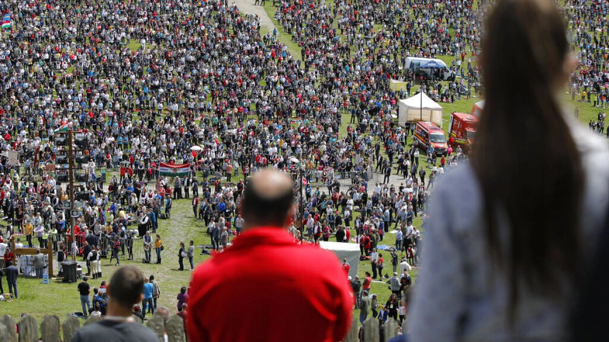 Des milliers de pèlerins ont convergé vers Sumuleu Ciuc pour observer la pentecôte