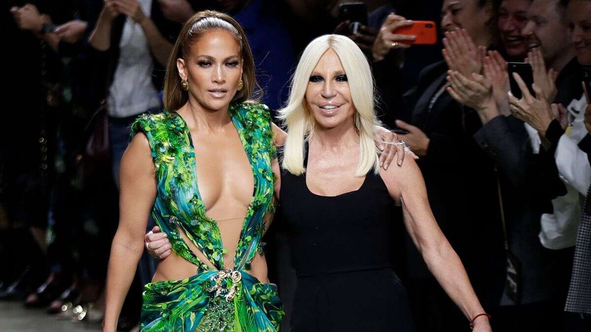 Estos son los 6 mejores diseños de Donatella Versace