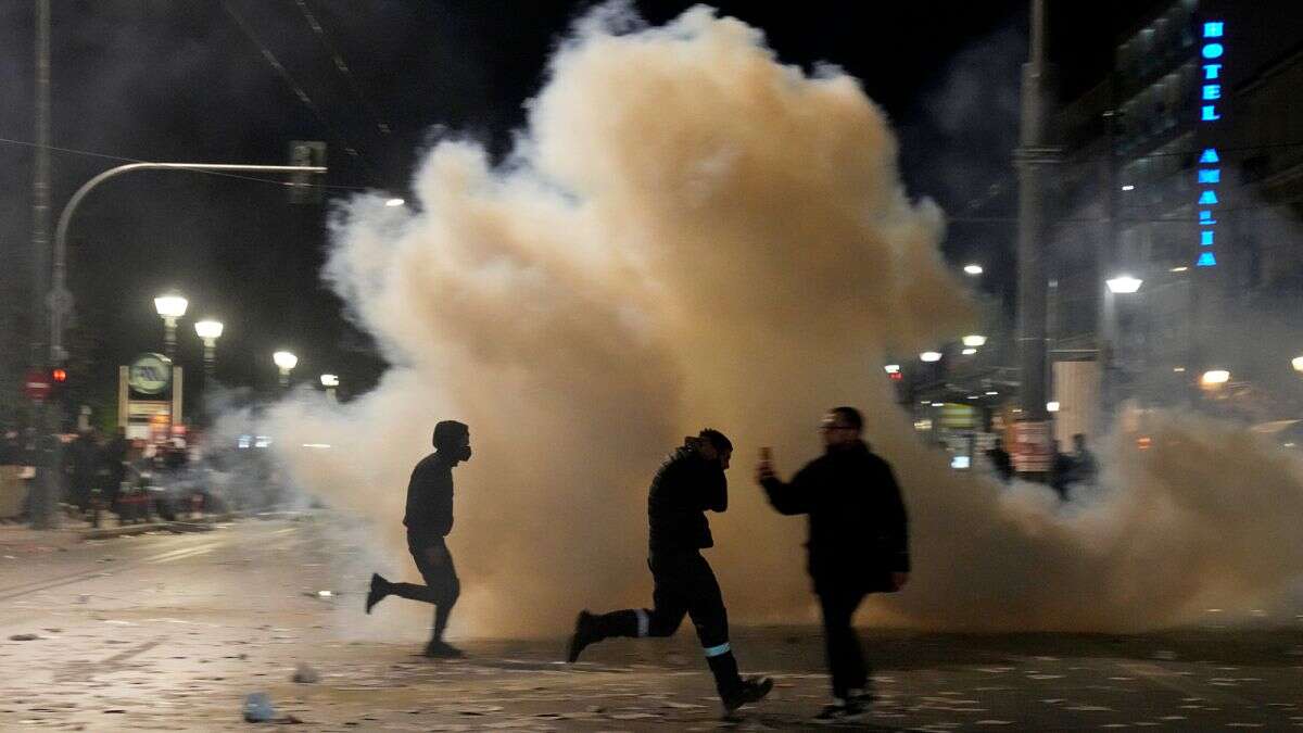 Des manifestants s'affrontent avec la police à Athènes à propos de la catastrophe ferroviaire de 2023