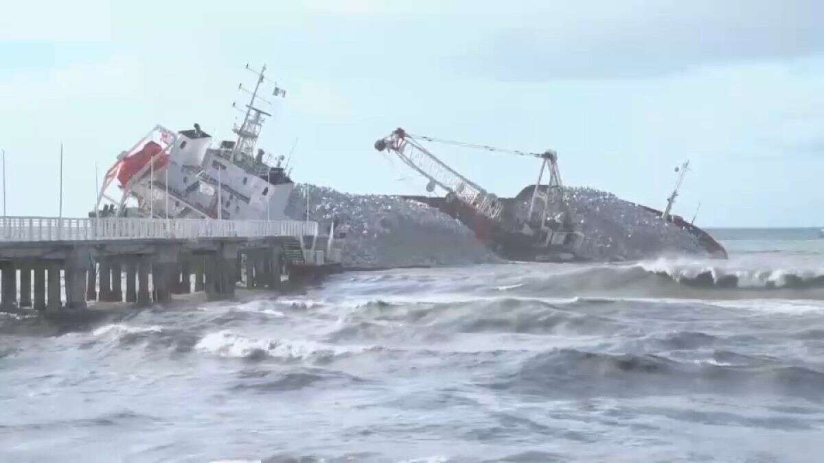 Un cargo chypriote échoué sur la côte toscane