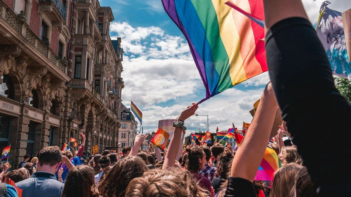 Los viajeros estadounidenses LGBTQ+ buscan en Europa unas vacaciones más seguras