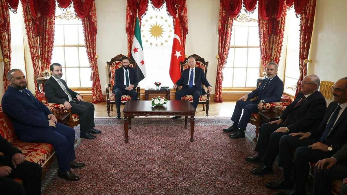 Le président syrien Ahmed al-Charaa reçu par Recep Tayyip Erdoğan à Istanbul