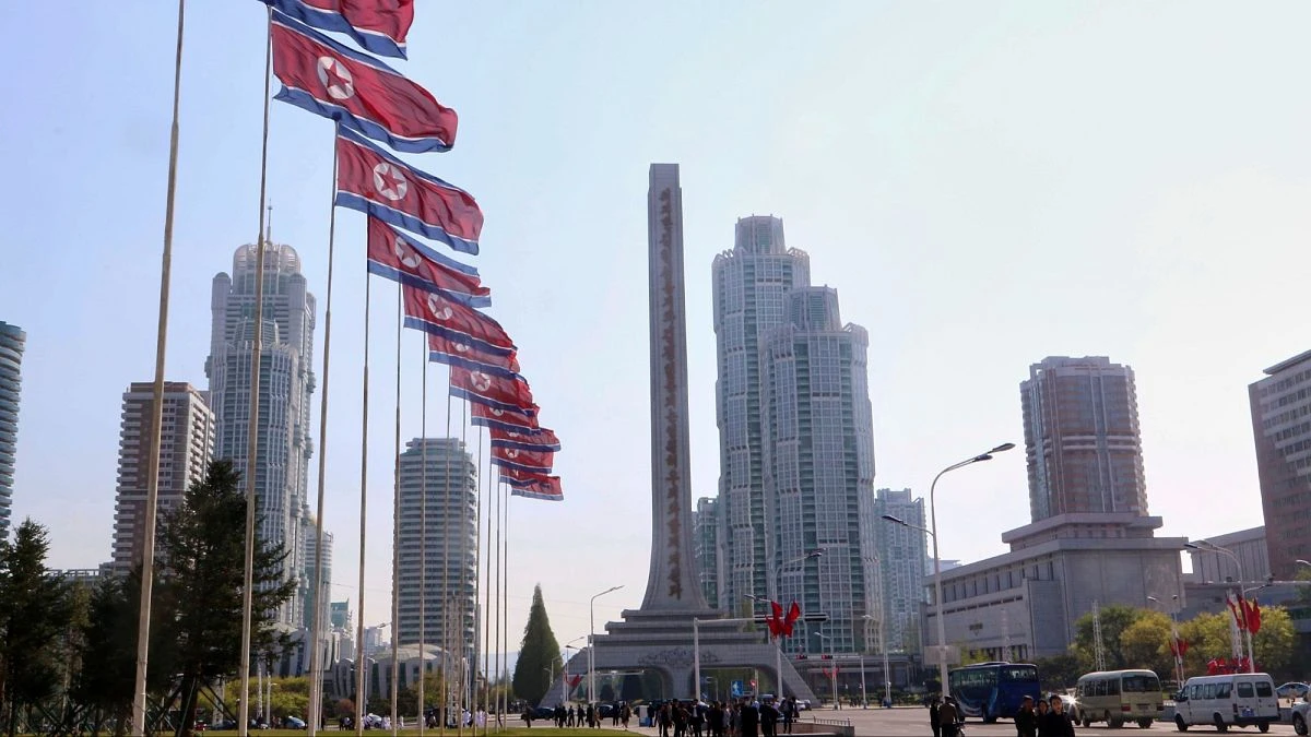 Detenidos 6 estadounidenses por enviar biblias a Corea del Norte