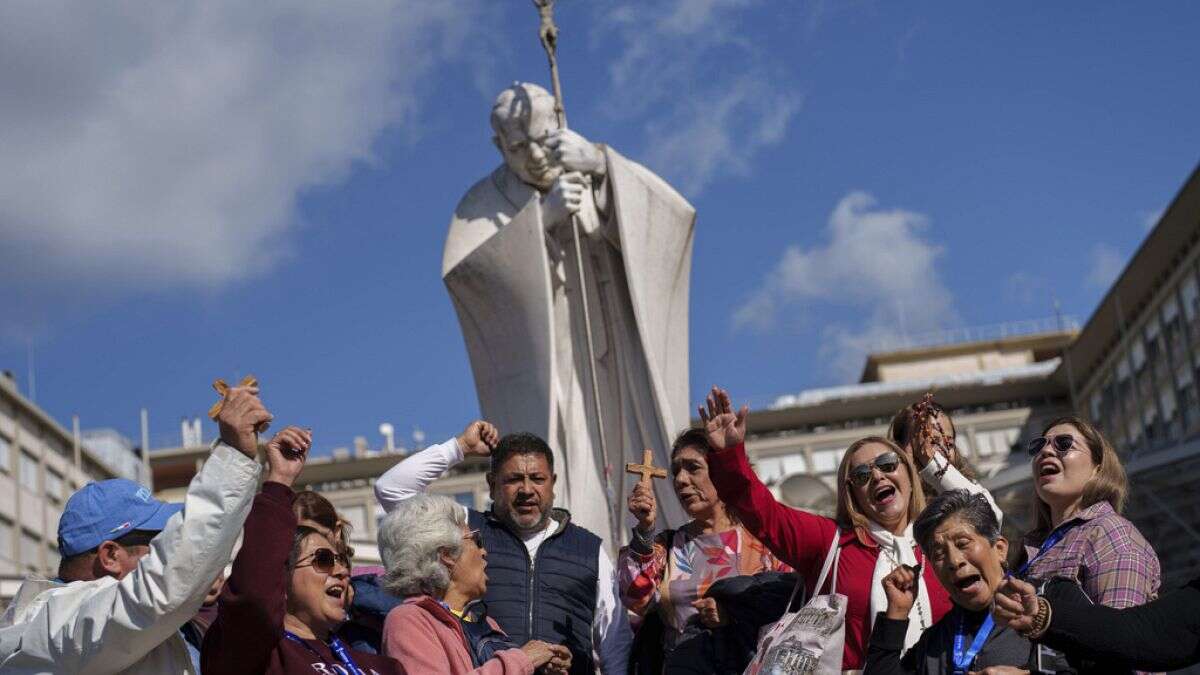 El Papa supera la fase crítica pero su pronóstico es aún reservado