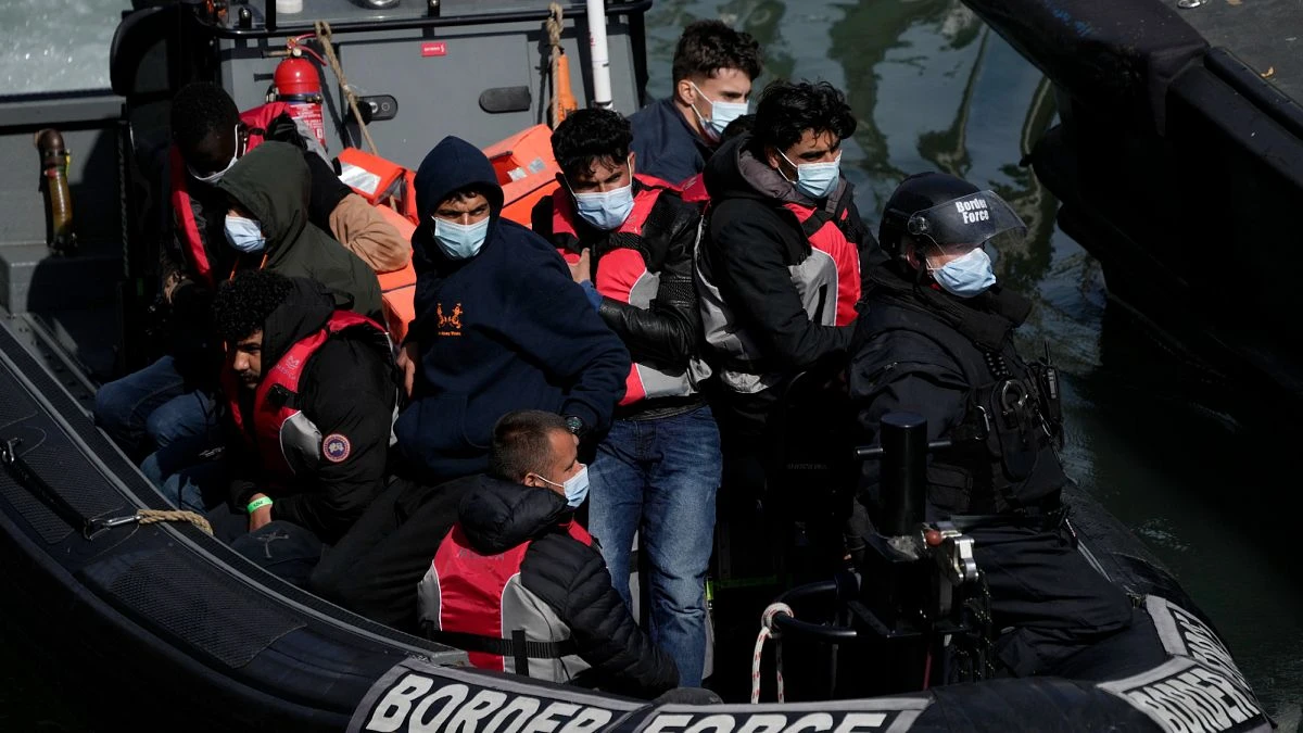 Starmer endurece el control migratorio tras la victoria de Reform UK
