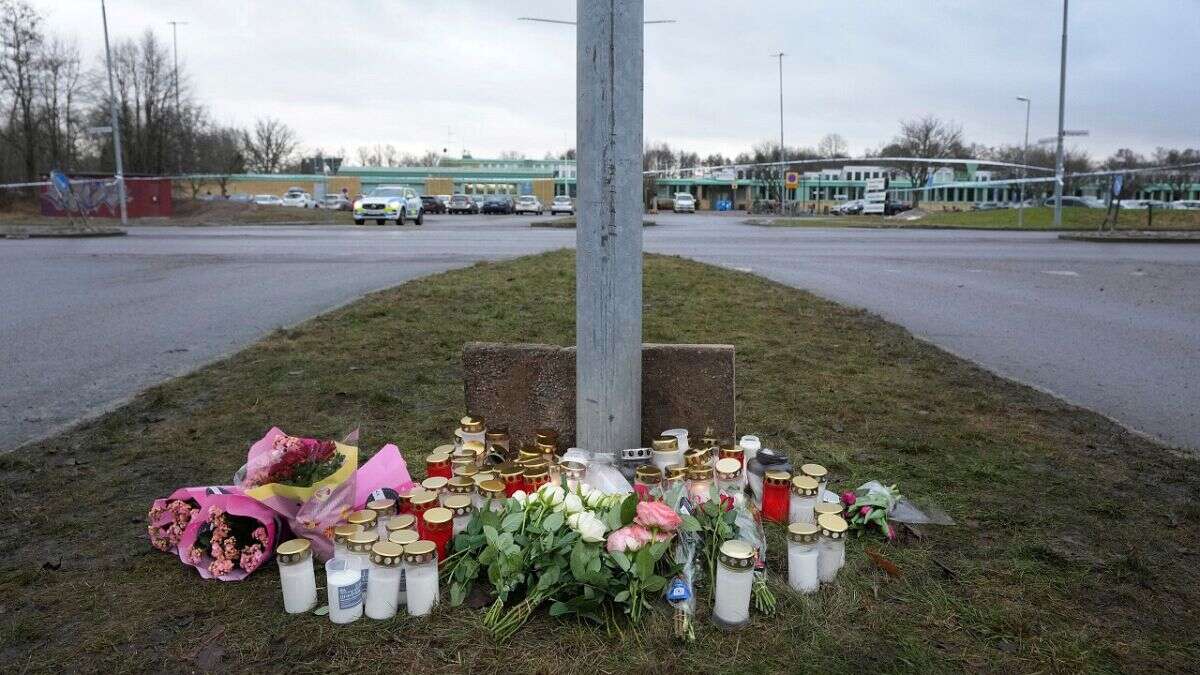 Homenaje a las víctimas del tiroteo que deja al menos 11 muertos