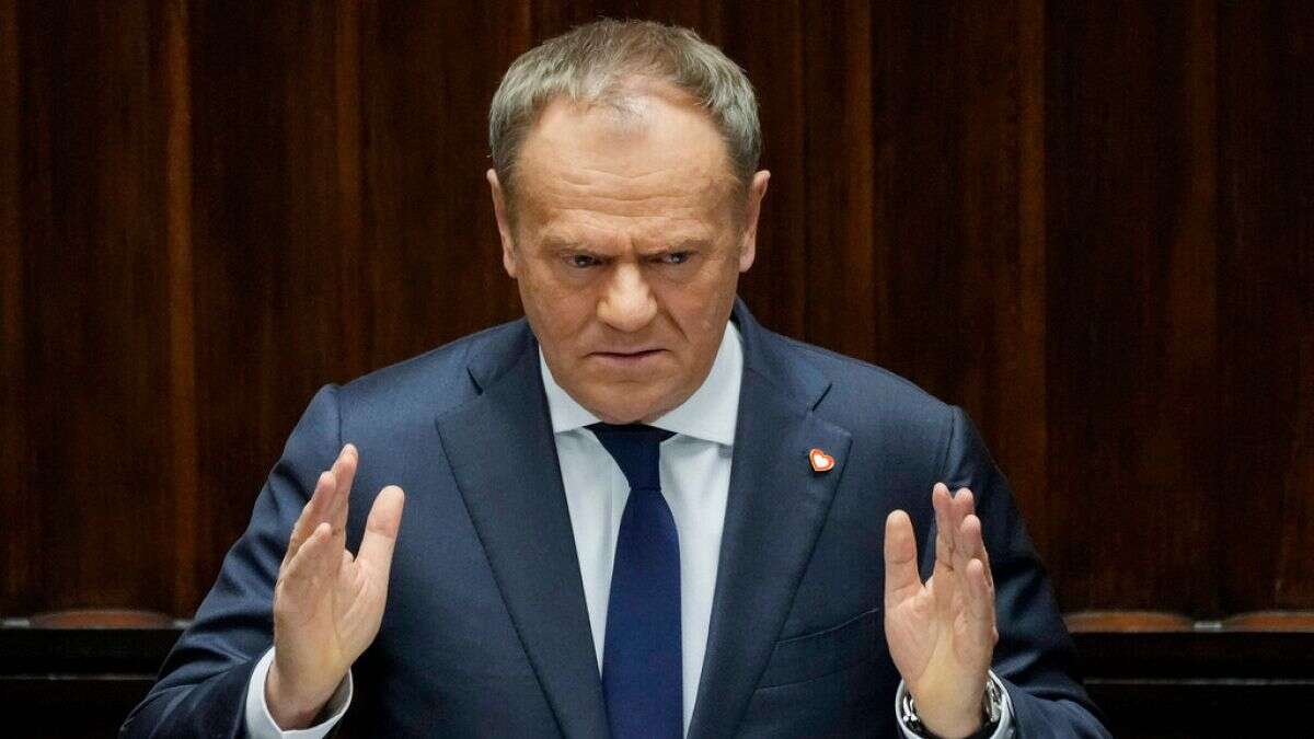 Donald Tusk défend son ministre des Affaires étrangères, qualifié de 