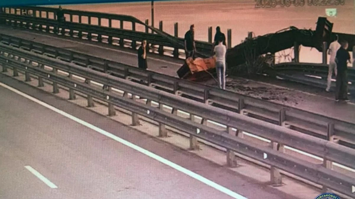 Última hora. Ucrania ataca con explosivos submarinos el puente de Kerch en Crimea