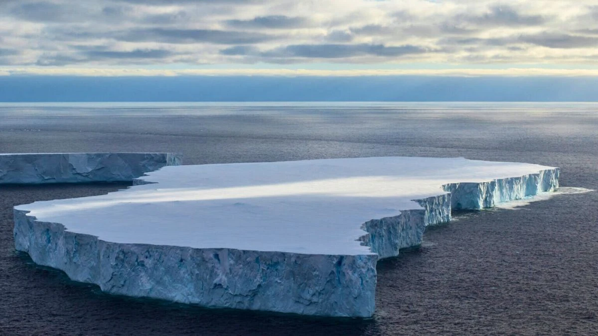 Icebergs del tamaño de ciudades flotan cerca de Reino Unido
