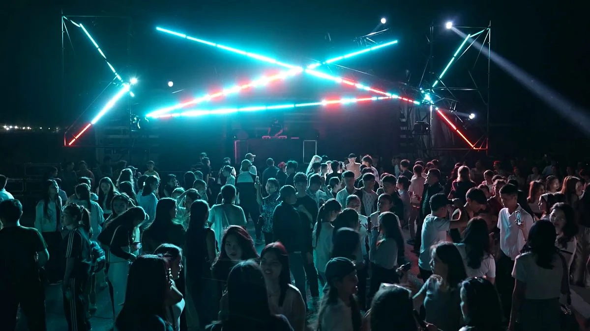 El Festival Stihia atrae multitudes a la antigua costa del Mar de Aral