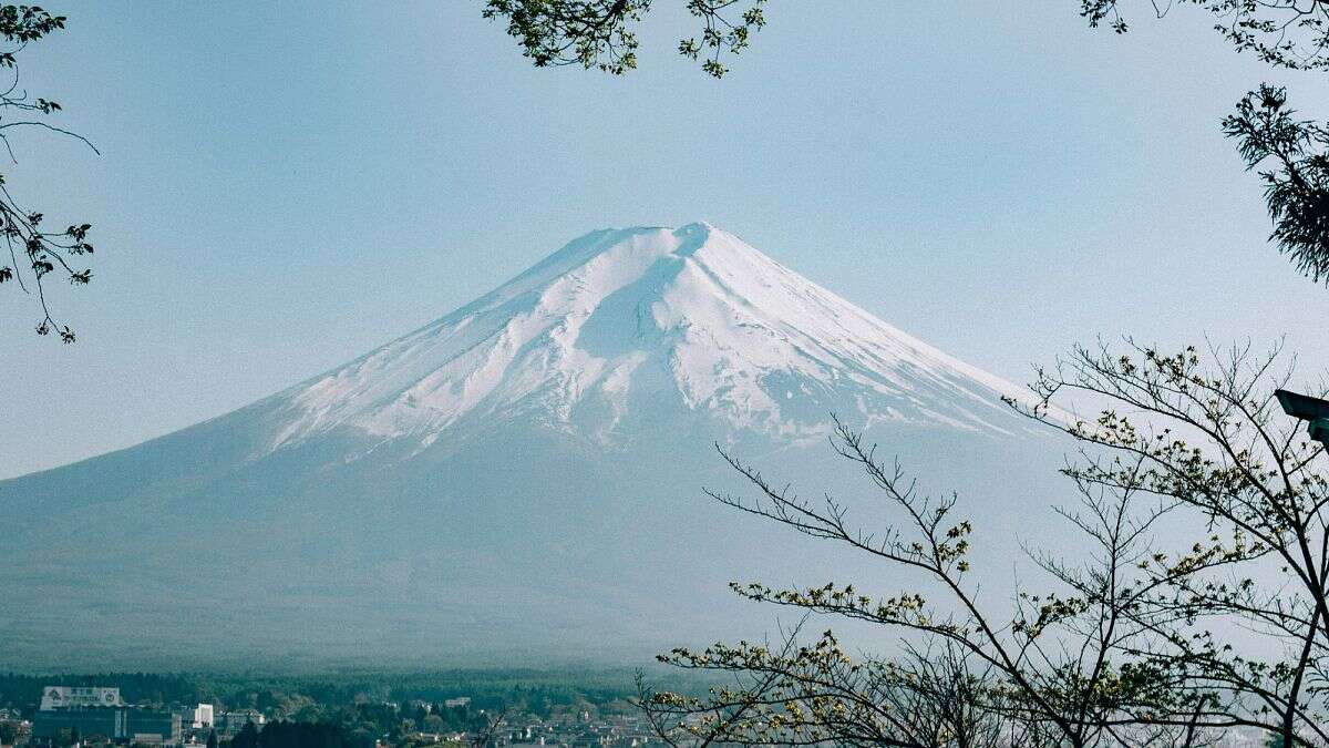 Japón duplica la tarifa para subir al monte Fuji