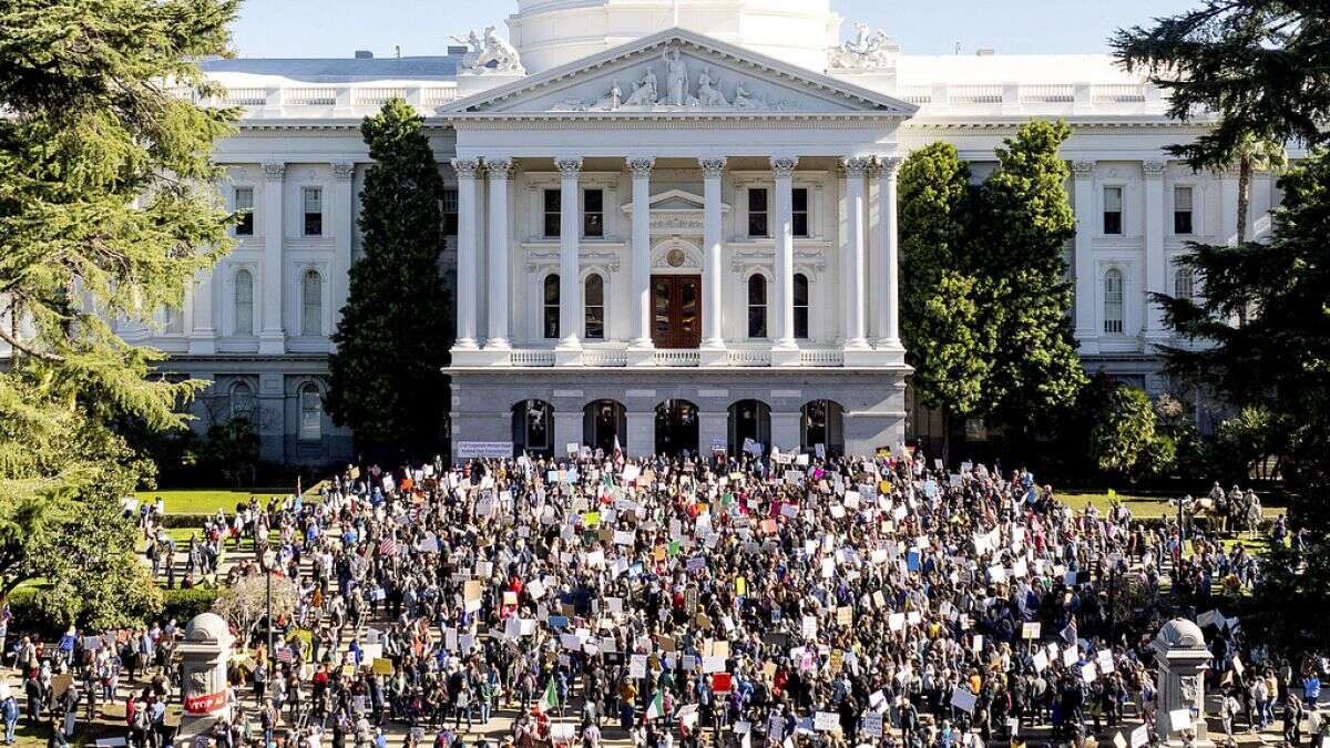 États-Unis : manifestations contre la politique de Trump, le projet 2025 et Elon Musk