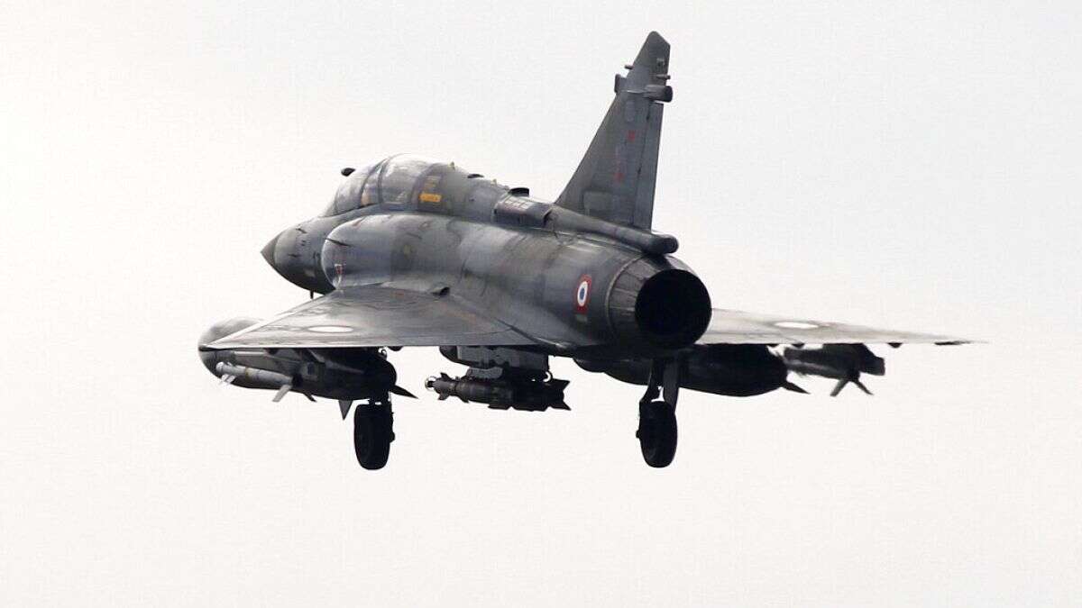 Francia anuncia la entrega de sus primeros cazas Mirage 2000 a Ucrania