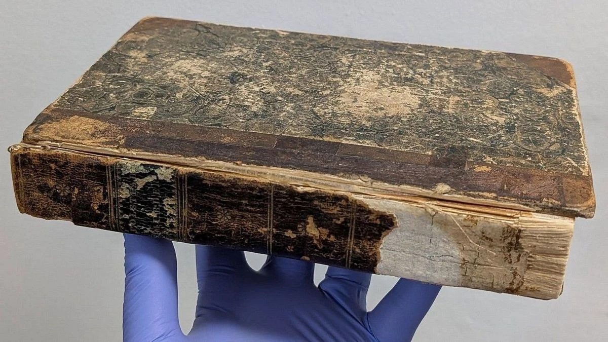Un musée expose un livre relié à la peau d'un meurtrier notoire