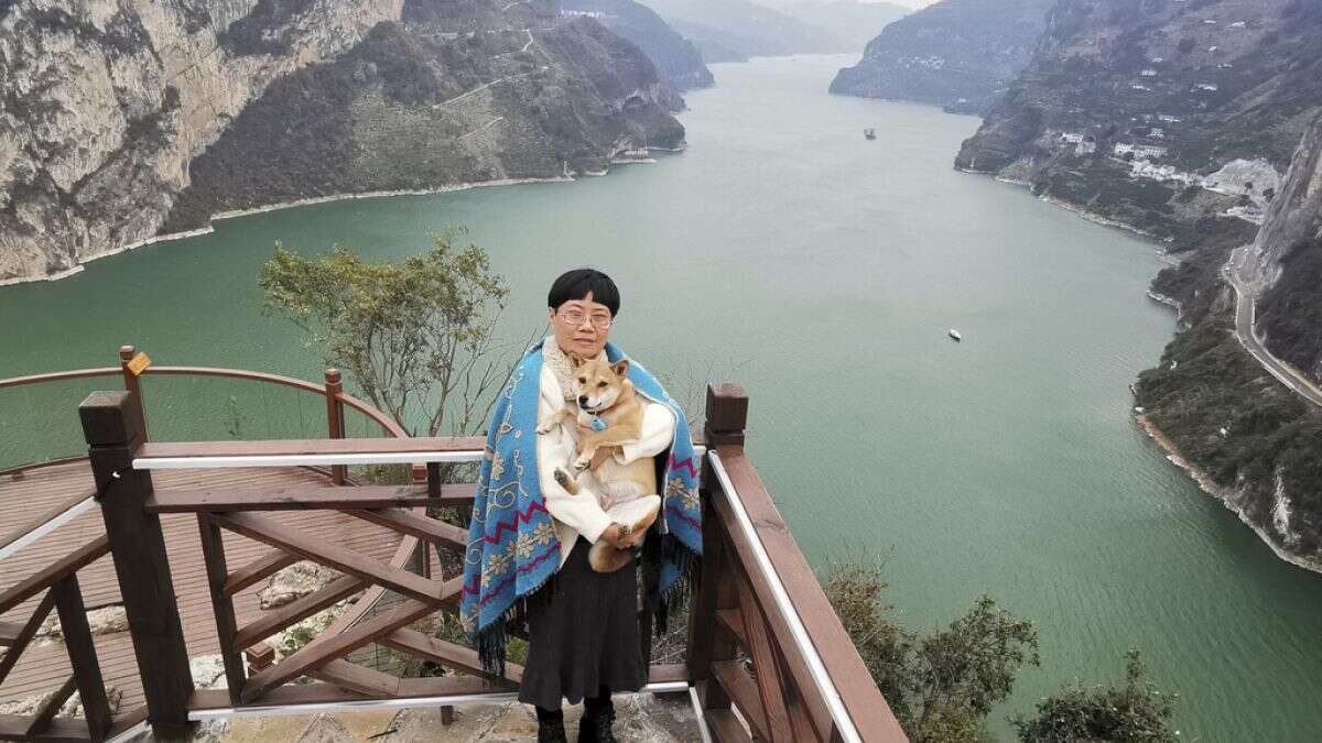 Esta montaña con forma de perro es la última sensación turística china