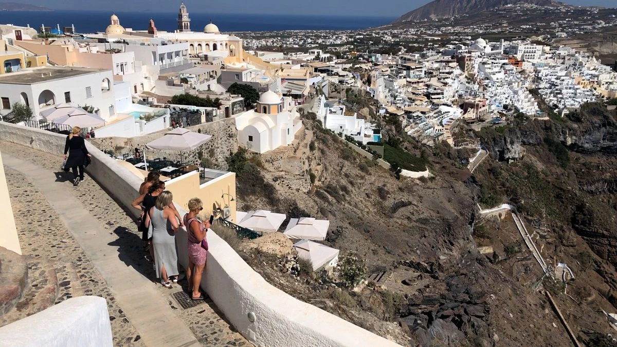 Santorin : la plus célèbre des îles grecques désertée par les touristes