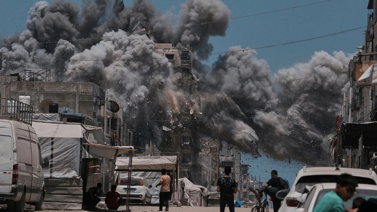 Israel intensifica su operación militar en el norte y sur de Gaza