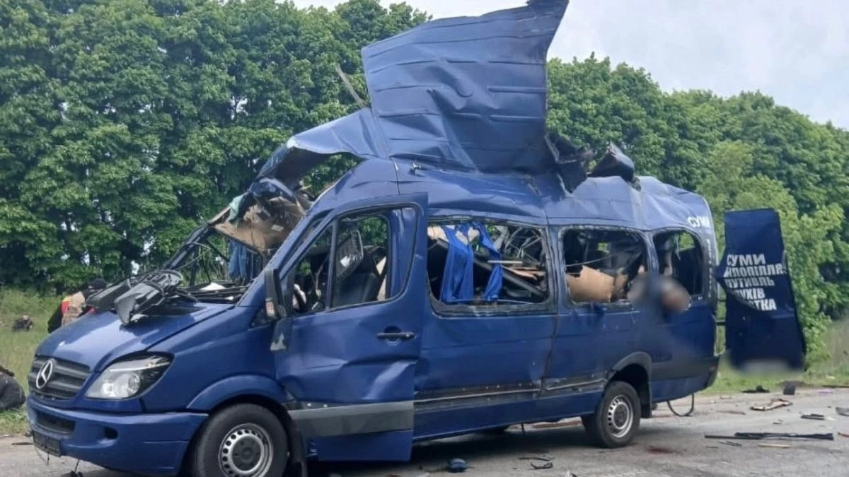 Un drone russe frappe un bus transportant des civils dans la région de Soumy : 9 morts et 4 blessés