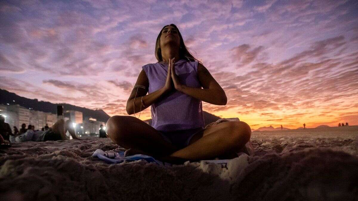 Dile adiós al estrés con la práctica de yoga: encuentre aquí su estilo