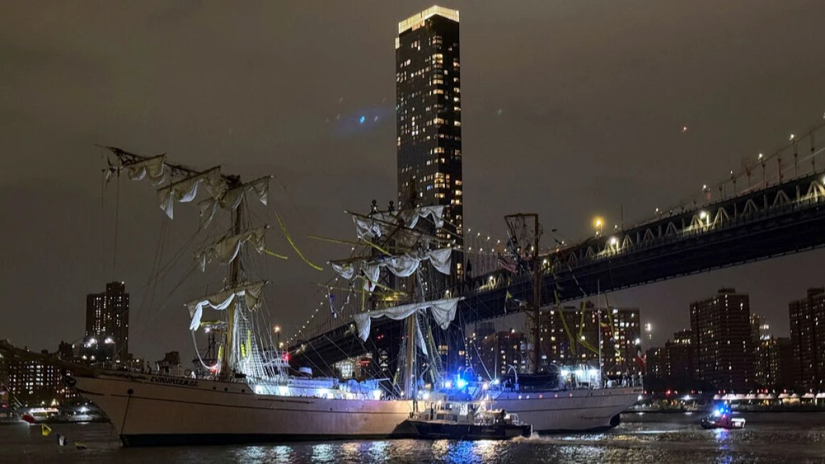 Une enquête ouverte après la collision entre le navire mexicain Cuauhtémoc et le Brooklyn Bridge