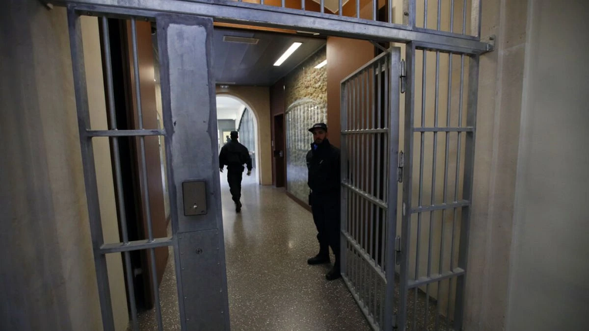 25 detenidos tras los ataques en cárceles francesas