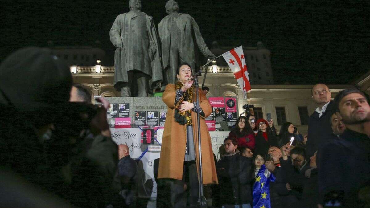 Géorgie : Salomé Zourabichvili refuse d'abandonner son poste