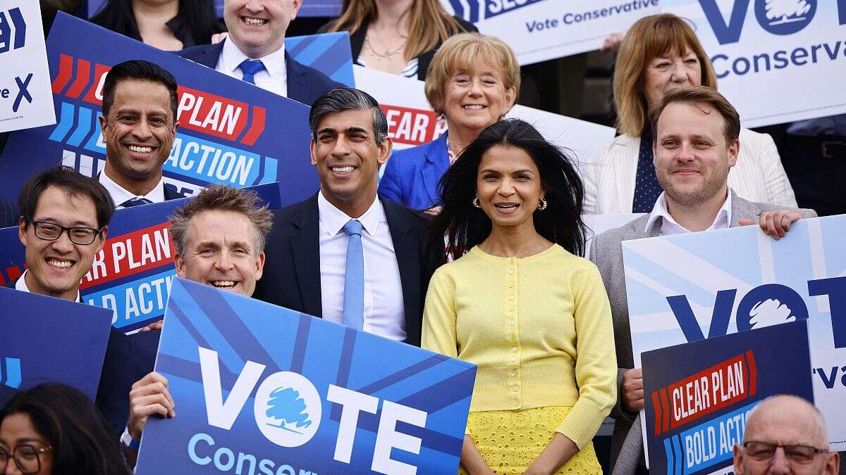 Royaume-Uni : Rishi Sunak promet des baisses d'impôts