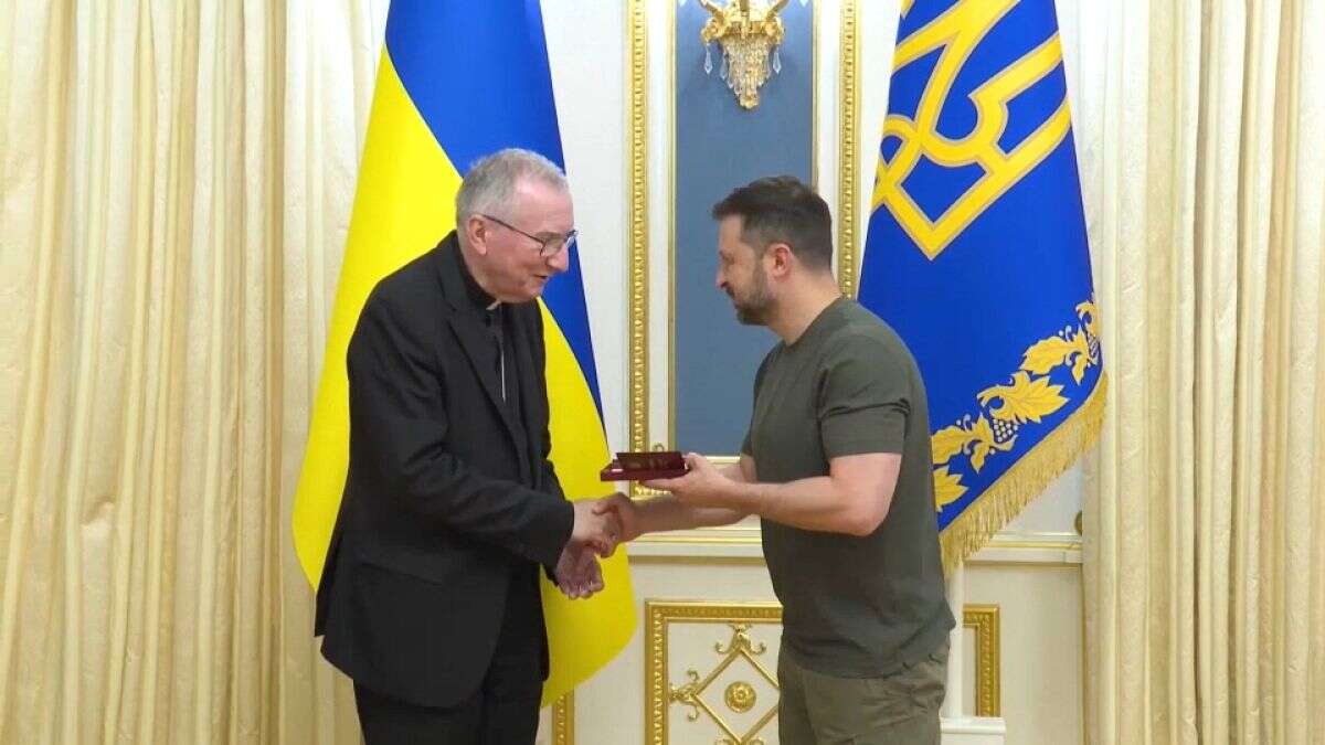 Le Secrétaire d'État du Vatican rencontre Volodymyr Zelensky