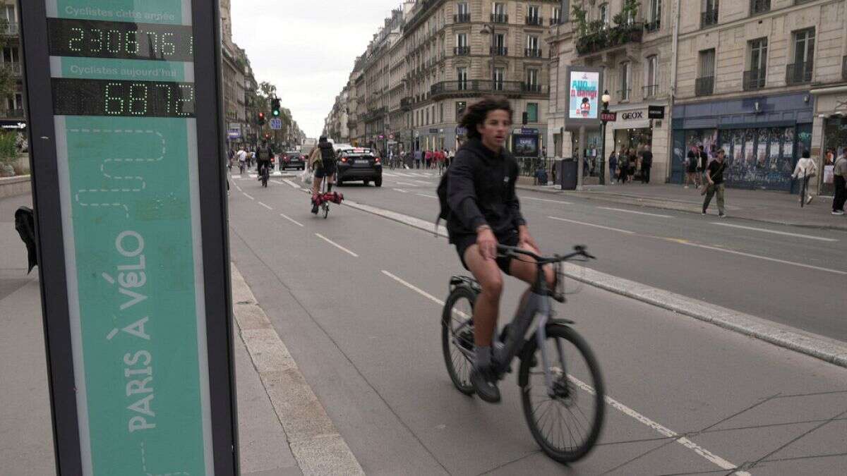 El ministro francés de Transportes promete medidas concretas tras la muerte de un ciclista en París