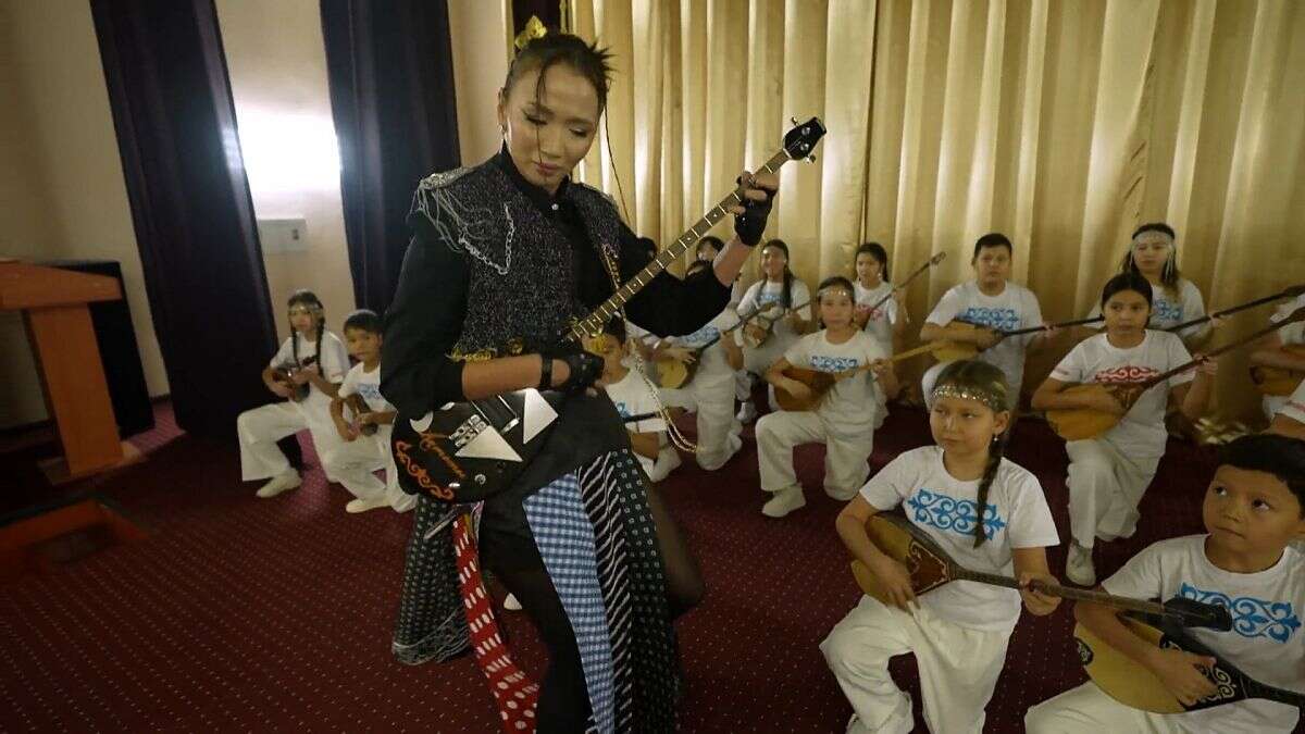 Rencontre avec des artistes kazakhs qui font revivre la tradition à travers la musique moderne