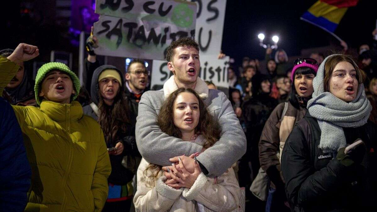 La jeunesse roumaine proteste contre les résultats du premier tour de l'élection présidentielle