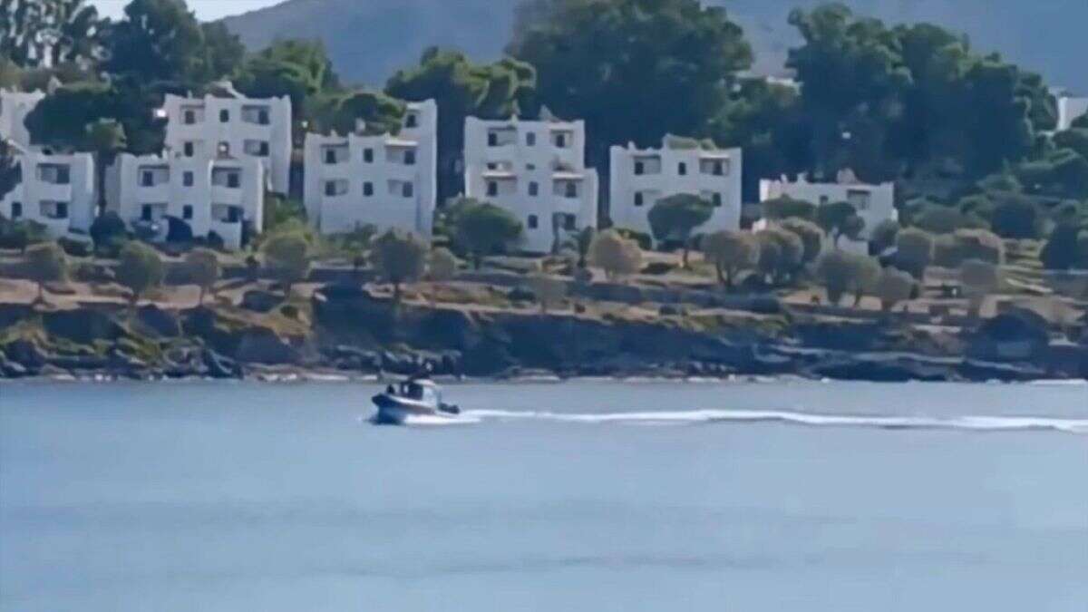 Le bateau des garde-côtes grecs aperçu dans les eaux territoriales turques