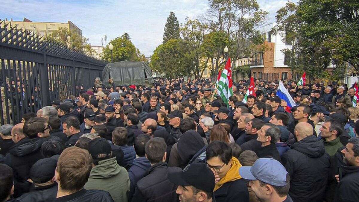 Abjasia: Los manifestantes se niegan a desalojar el Parlamento