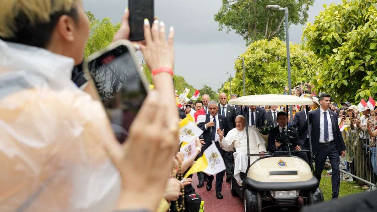 A Singapour, le pape appelle à protéger 