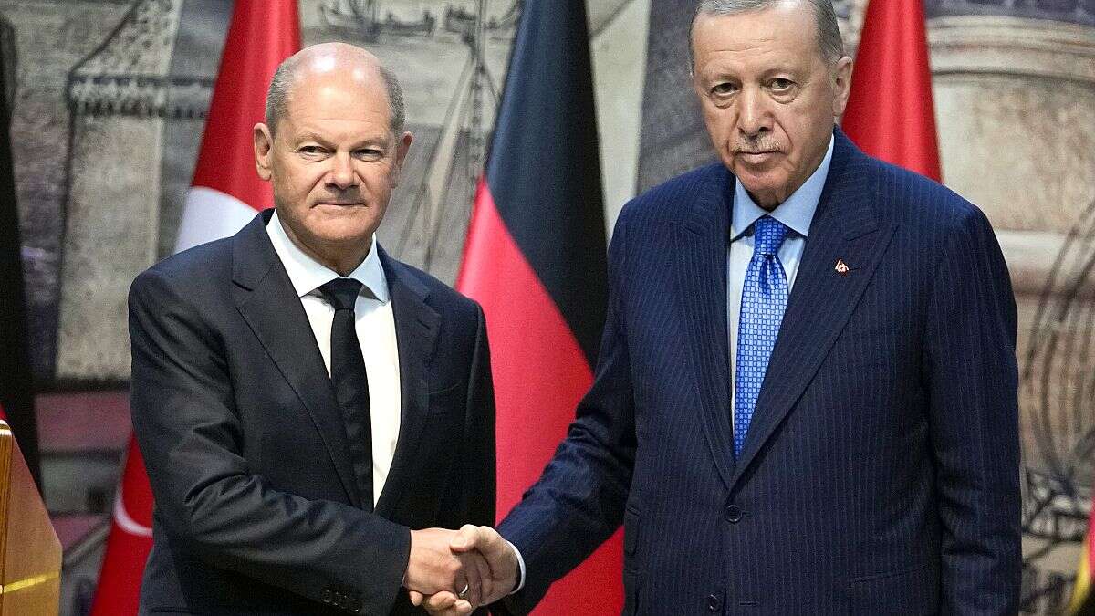 Alemania y Turquía acuerdan mejorar su cooperación en Defensa