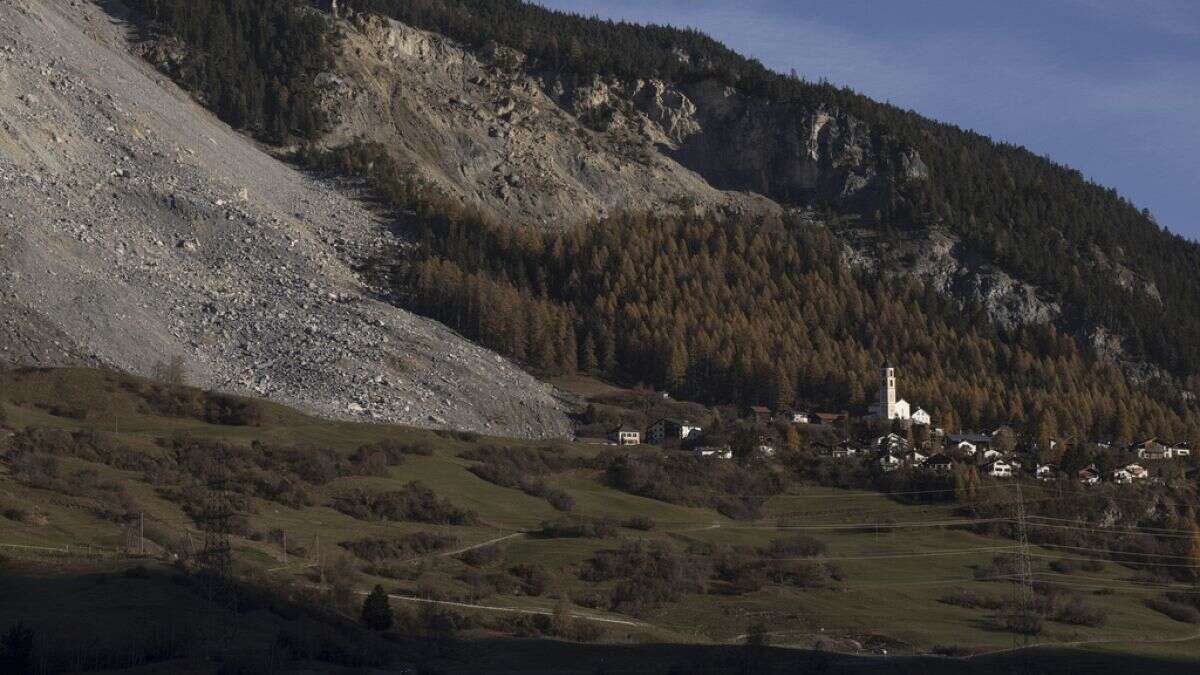 Evacúan un pueblo suizo amenazado por desprendimientos de rocas