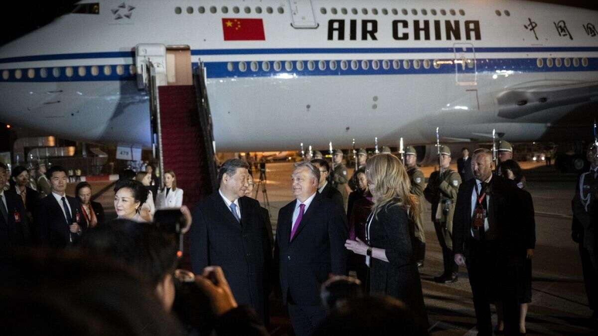 Le président chinois Xi Jinping est arrivé en Hongrie, dernière étape de sa tournée européenne