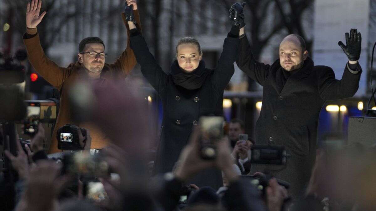 Des personnalités de l'opposition russe manifestent contre Vladimir Poutine à Berlin