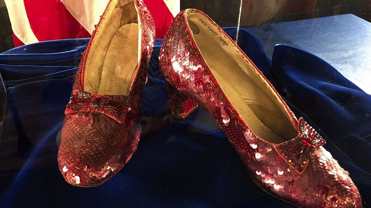 En venta los icónicos zapatos rojos que usó Garland en 'El Mago de Oz'