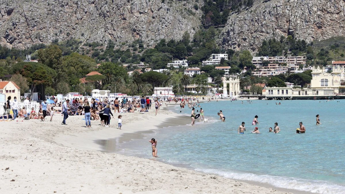 Los chiringuitos italianos, contra Meloni por una polémica ley
