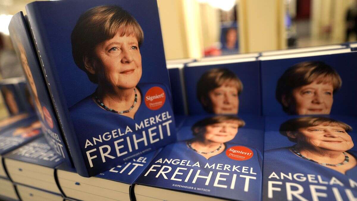 Los eurodiputados comentan (y critican) las memorias de Angela Merkel