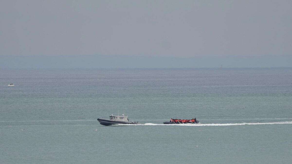 Otro barco de migrantes en el Canal de la Mancha ha sido avistado