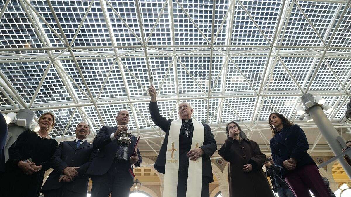 Le Vatican inaugure un toit photovoltaïque dans le cadre de la promesse du pape de passer à l'énergie verte