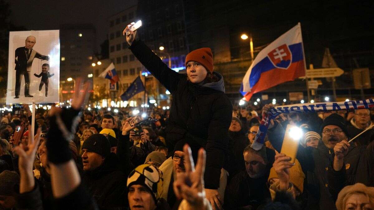 Gran manifestación contra Fico en Eslovaquia tras su reunión con Putin