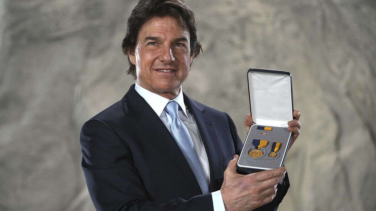 Tom Cruise recibe la máxima condecoración de la Armada estadounidense