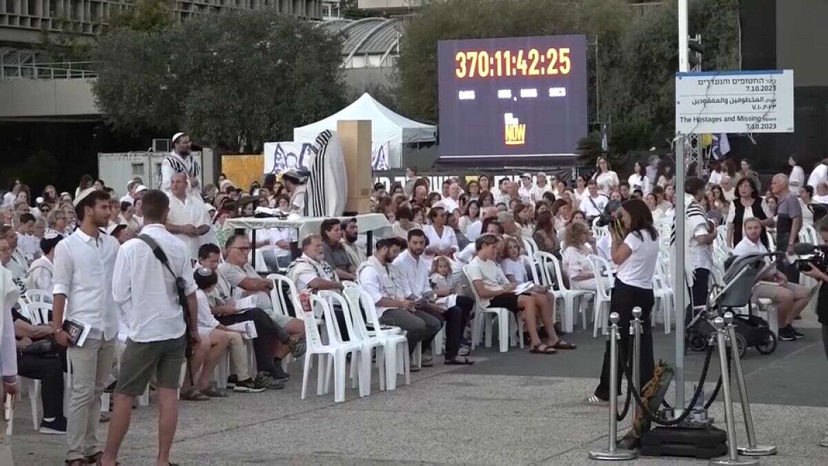 Israelíes rezan por los rehenes de Hamás en Yom Kippur