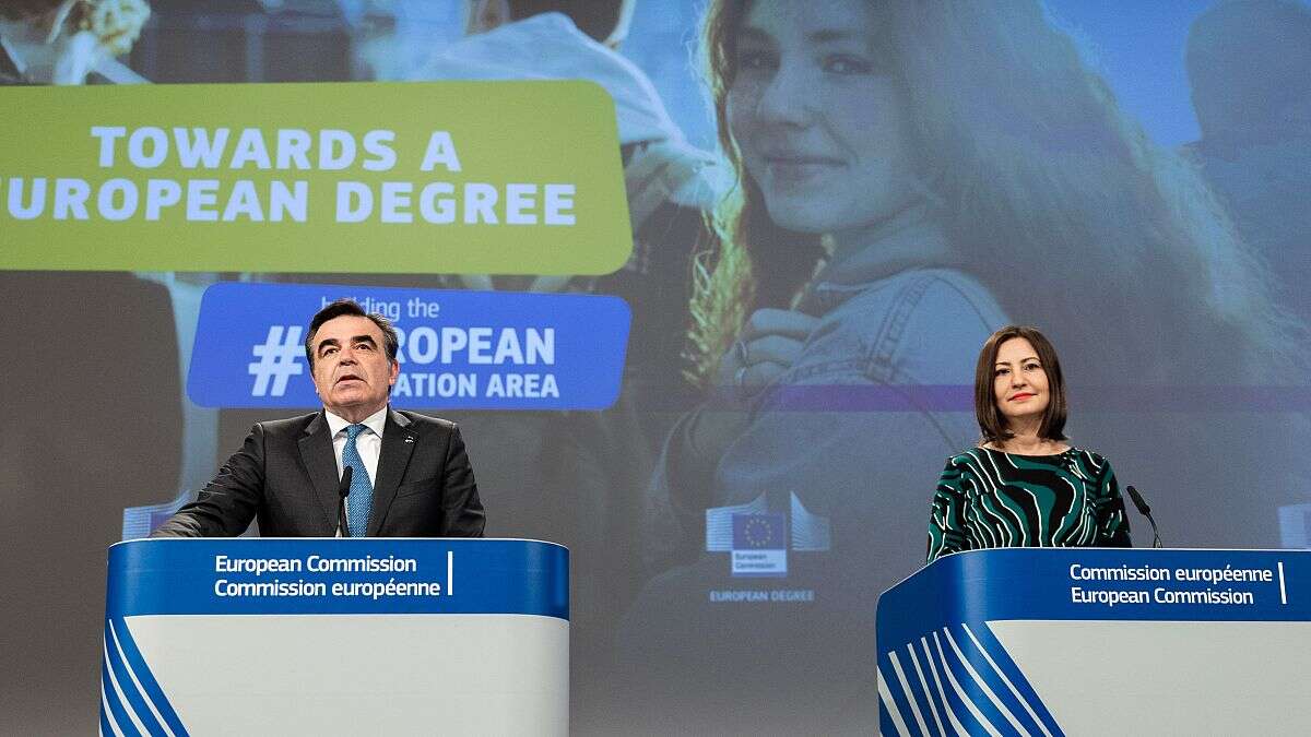 Bruxelles dévoile les plans d'un diplôme européen, mais peine à en expliquer les raisons