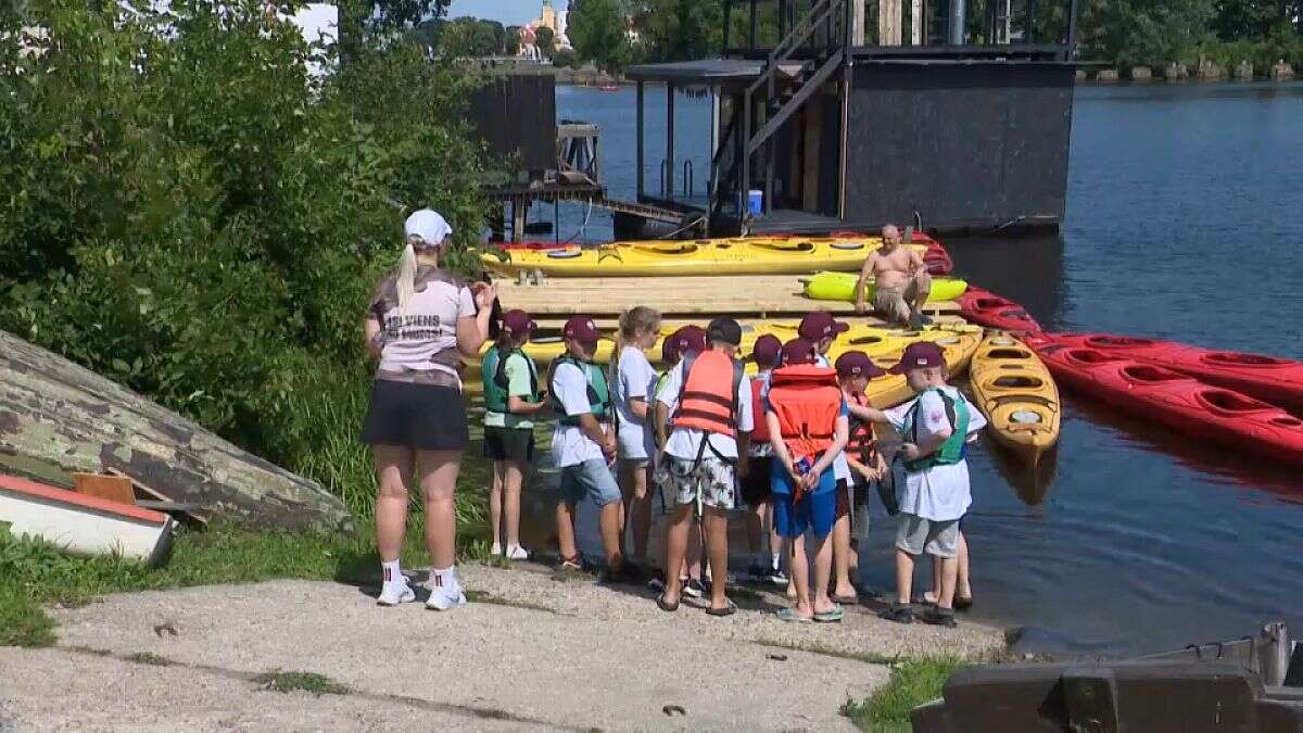 Lettonie : parenthèse estivale pour des enfants de soldats ukrainiens